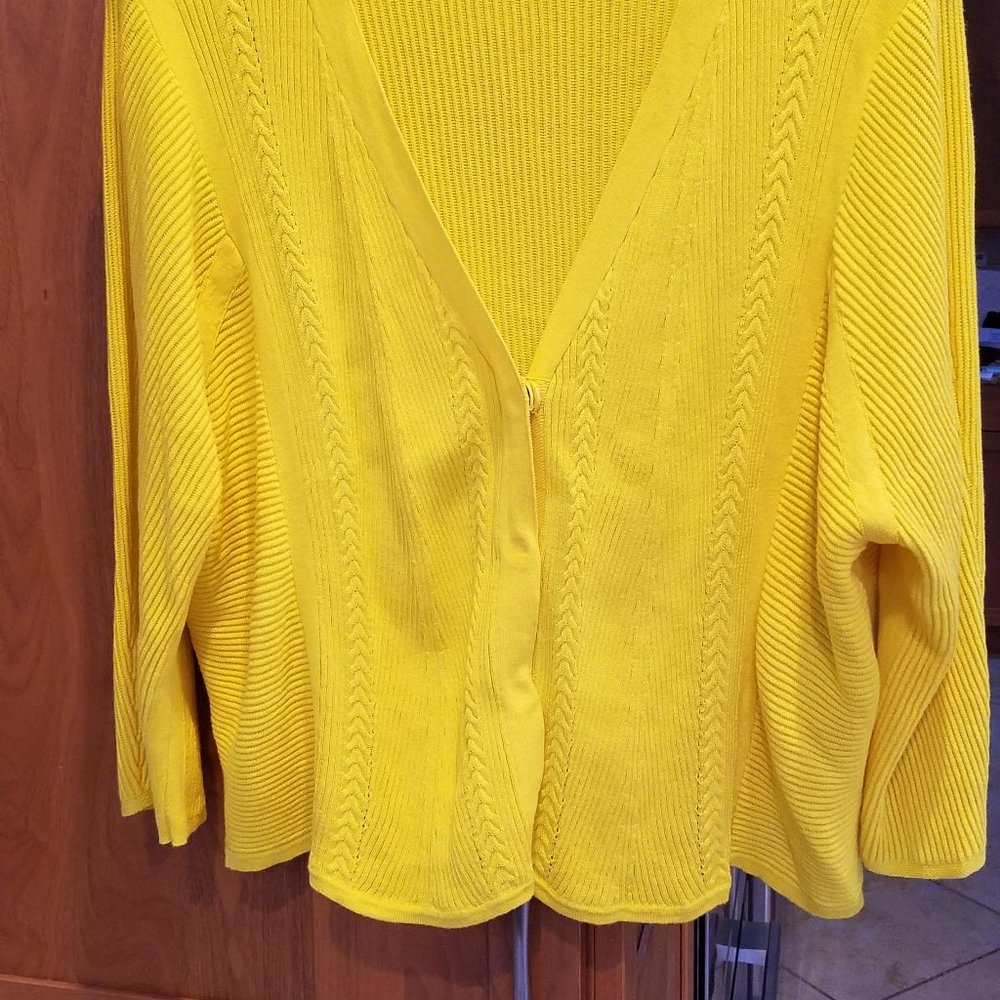 Cabi Sunny V-Neck 3/4 sleeved cardigan sweater, Size M, EUC